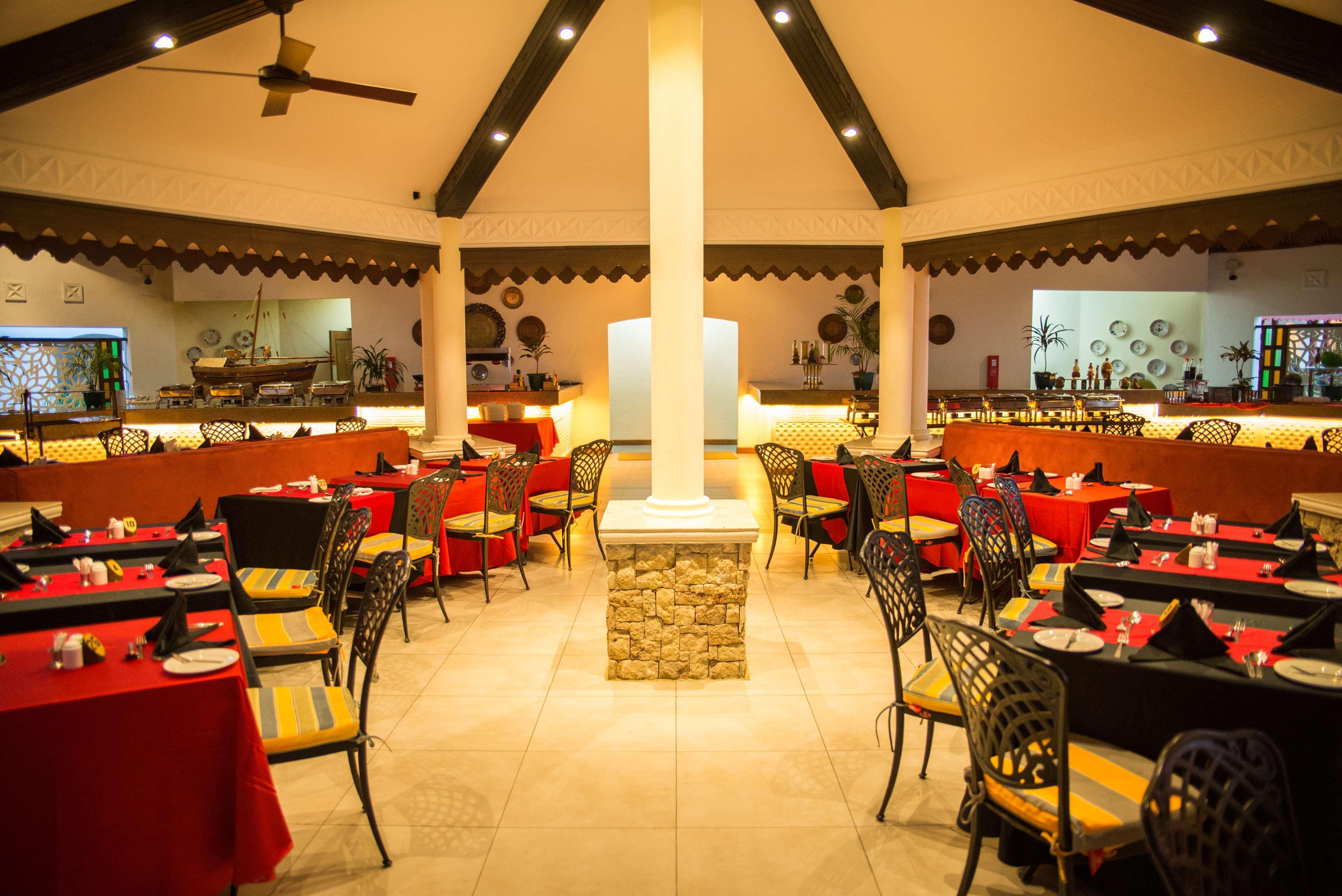 Prideinn Paradise Beach Resort & Spa Mombasa Zewnętrze zdjęcie The restaurant at the hotel
