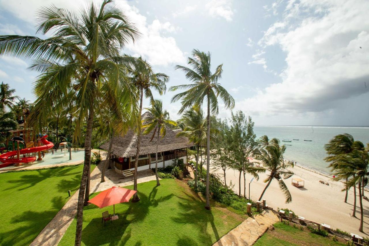 Prideinn Paradise Beach Resort & Spa Mombasa Zewnętrze zdjęcie View of the beach at the resort